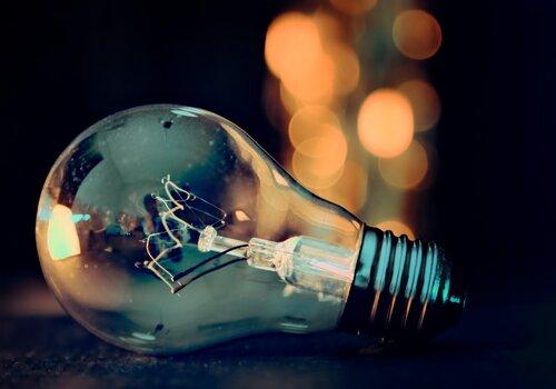 jplenio-light-bulb-3535435_1920